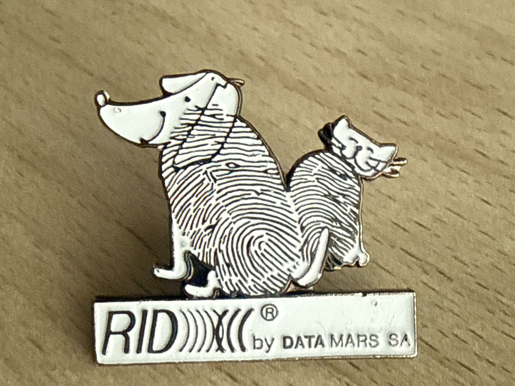 Plaketten & Abzeichen: Pin RID by Data Mars SA – Gebraucht aus Glattbrugg von Schweigmatt