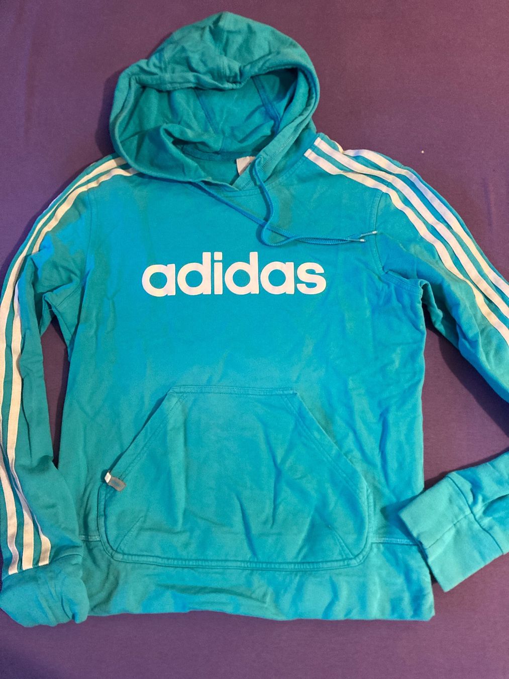 Adidas Pulls & Sweat-shirts: Adidas Hoodie Hellblau – Neuf (Voir description) à Zürich par Frangipan23