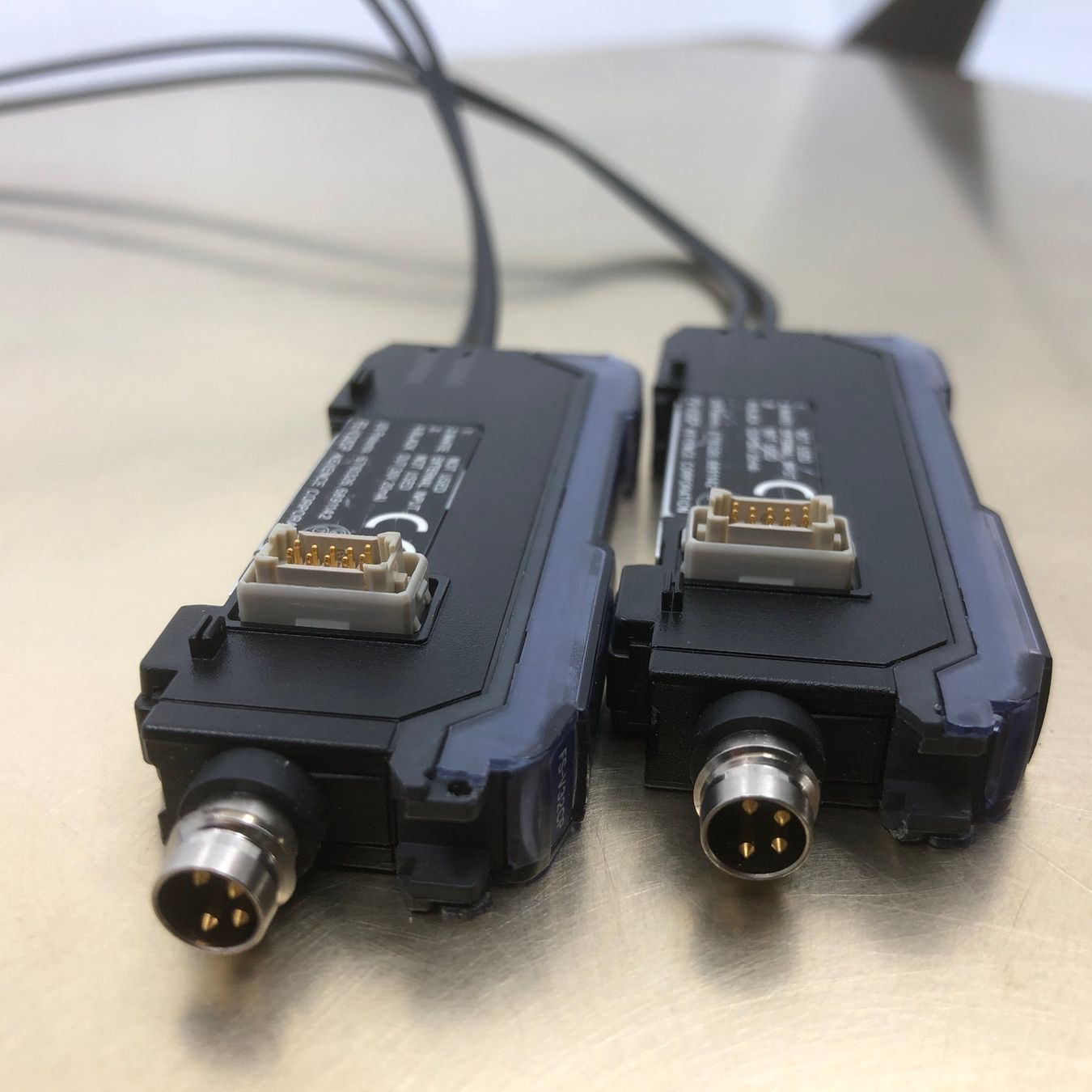 Componenti elettronici: Lichtleiter KEYENCE FS-V32CP & Keyence FU-11 – Usato da Laufenburg venduto da Sirluger 4