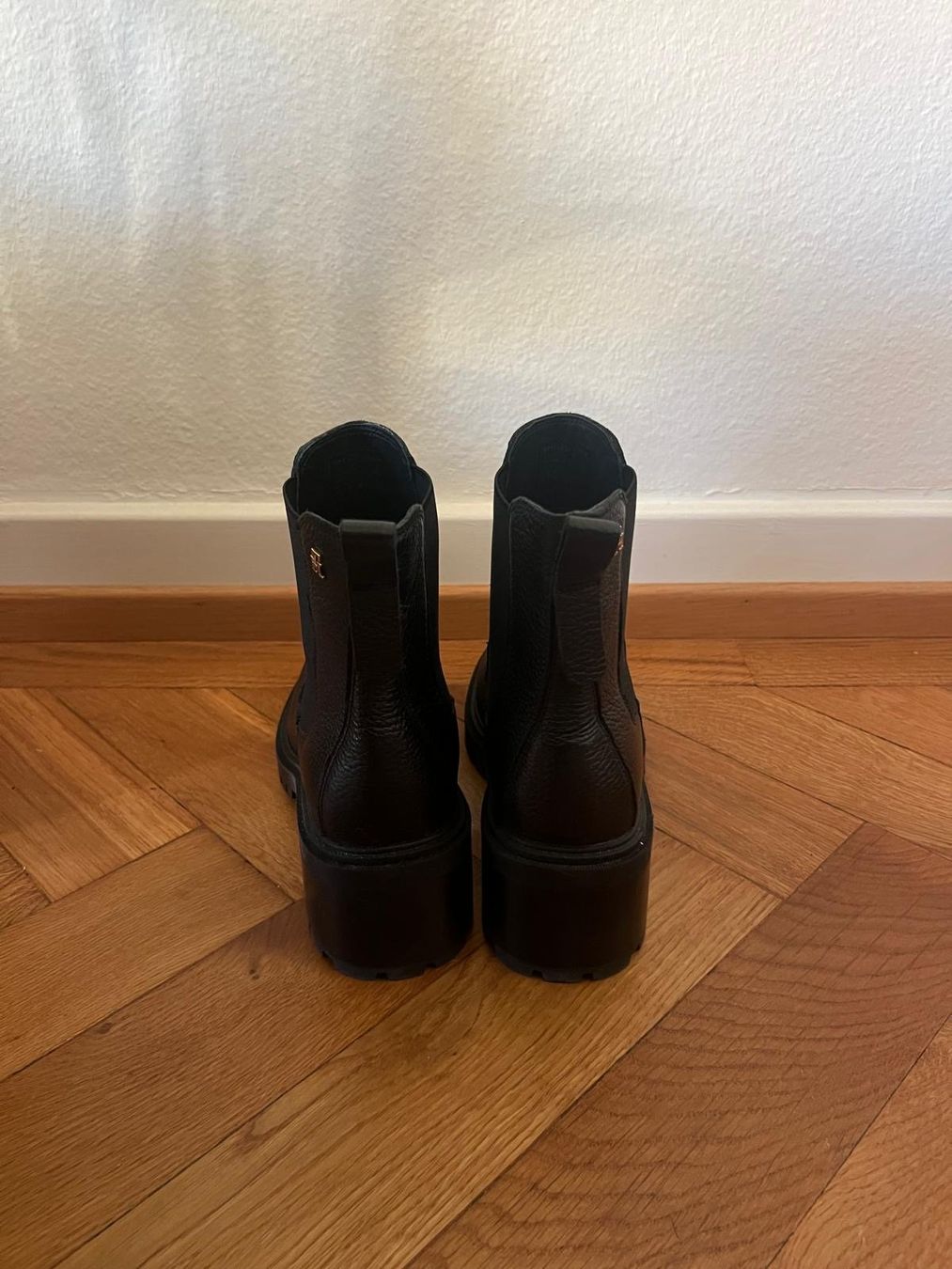 Tommy Hilfiger Scarpe da donna: BOTTINES TOMMY HILFIGER NOIRES EN CUIR – Usato da Lausanne venduto da verde34256789 2