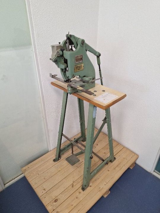 Alle Maschinen: Hang 103 LO Lochstanzmaschine – Gebraucht aus Köniz von Werkstaetten_Bern