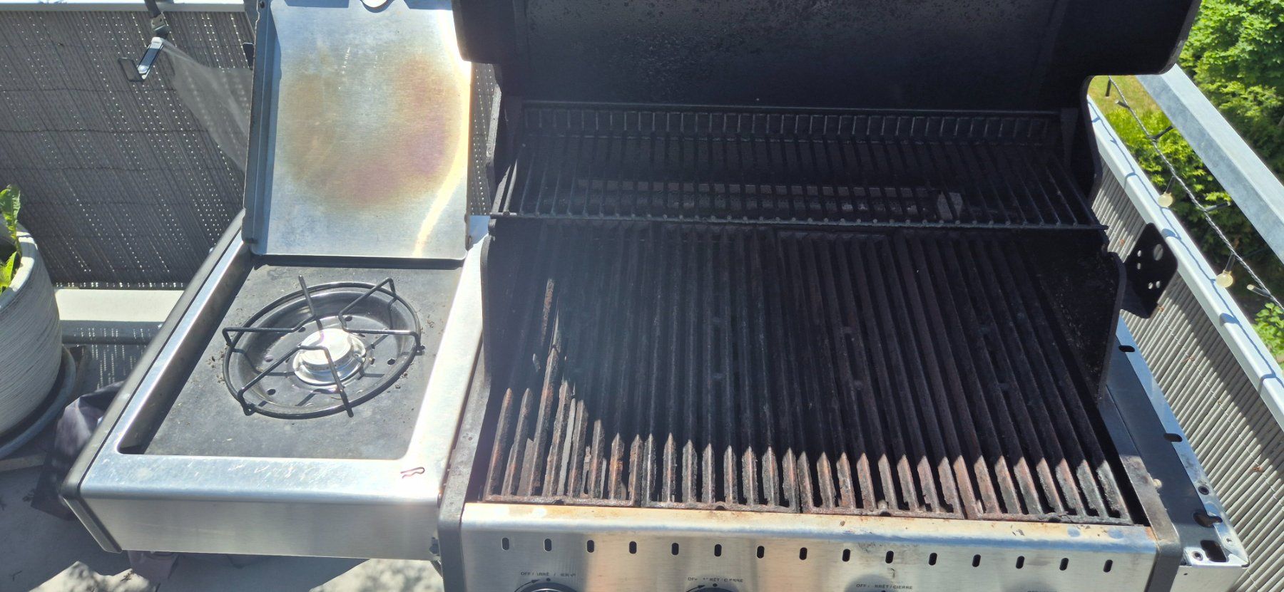 Broil King Griglie: Broil King Baron Grill mit Seitenkocher – Usato da Grüningen venduto da maenimaa 1