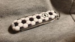 Victorinox Classic Edition 2020 World of SOCCER Sackmesser
