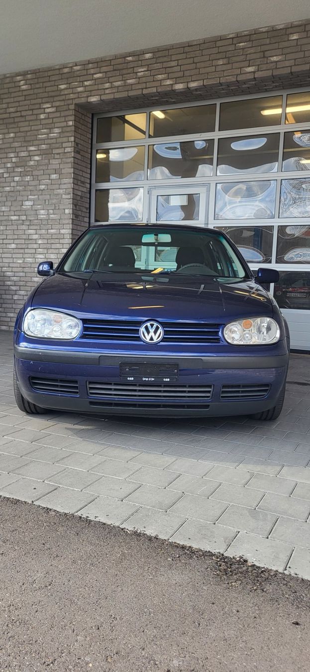 VW Automobili: Golf 4 1,6L. – Usato da Bazenheid venduto da -Nebelschleier-