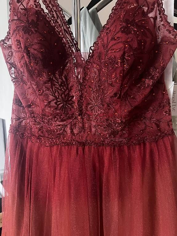 Vestiti: Abendkleid/ Bridemaidskleid  – Usato da Winterthur venduto da Anjarys