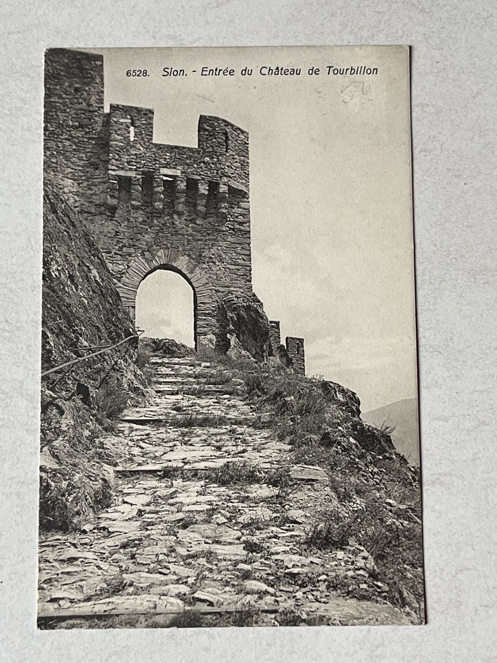 Cartoline postali: Ansichtskarte SION Tourbillon, – Usato da Strengelbach venduto da Aschatan5