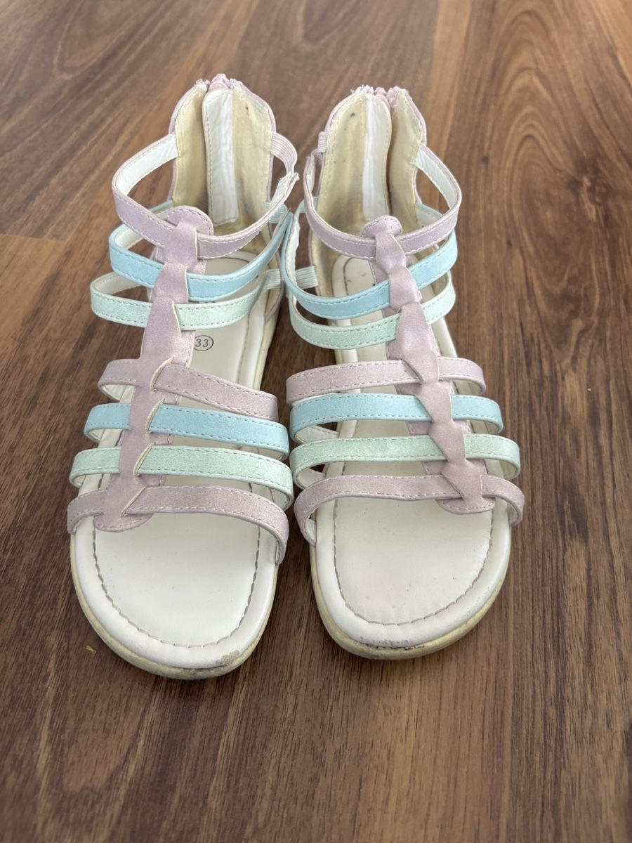 Scarpe per ragazze: Sandalette Gr. 33 – Usato da Büsserach venduto da Zimtstaernli19