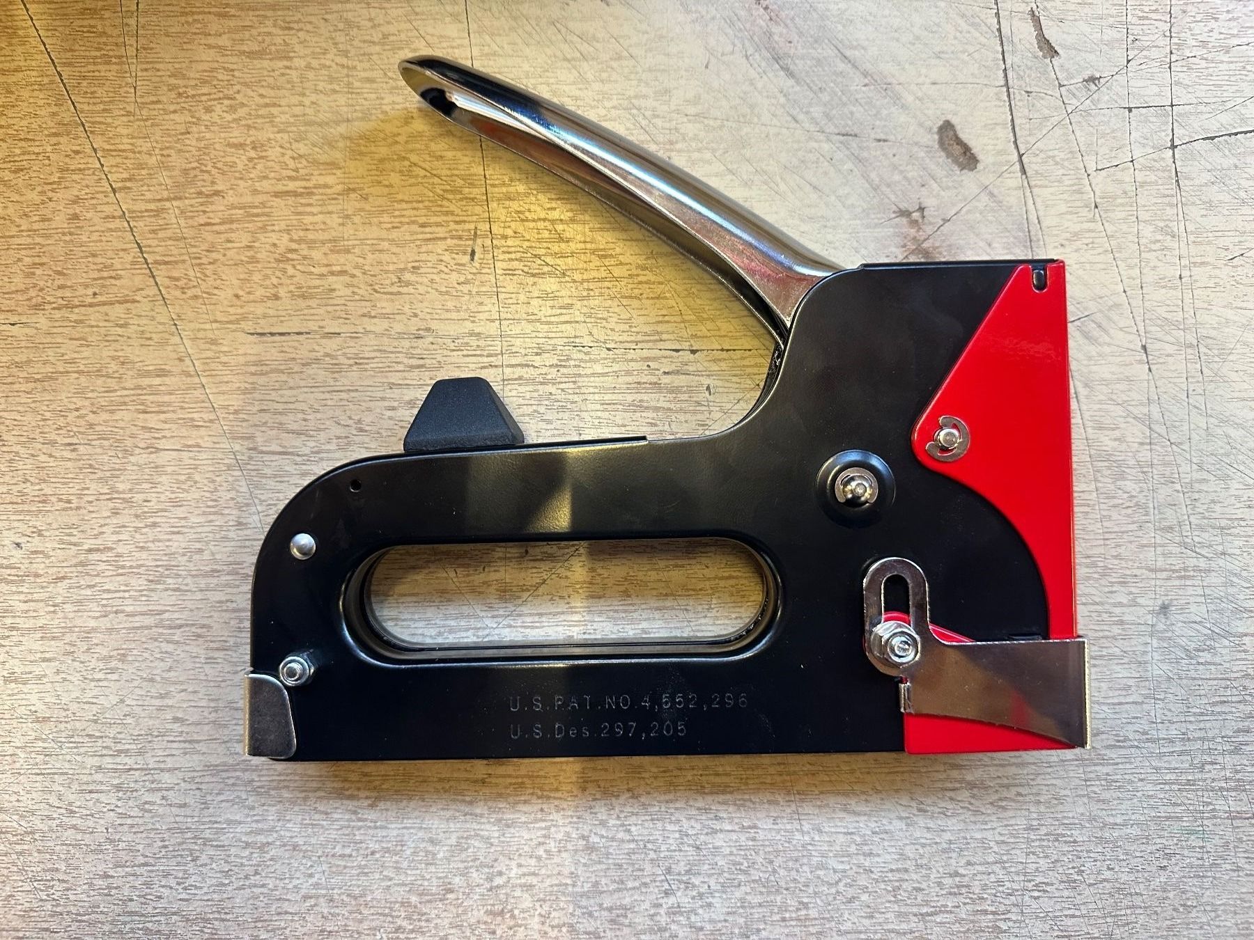 Alle Werkzeuge: Handtacker + Heftklammern 9 pack von 8mm + 8 pack von 10mm – Neu und originalverpackt aus Uetendorf von Revotool 2