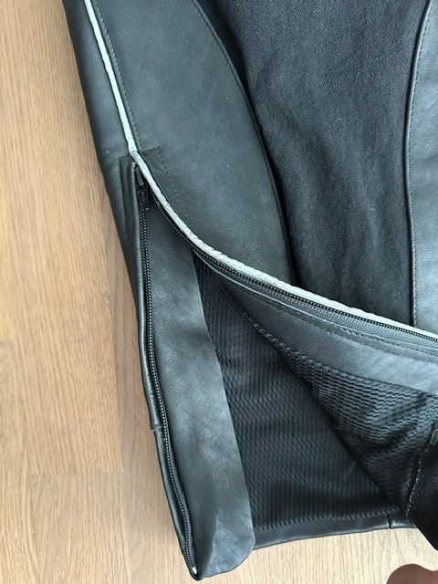 Pantaloni: Leder Motorrad Hose  Grösse 62 Probier – Usato da Buchs ZH venduto da al03a 2