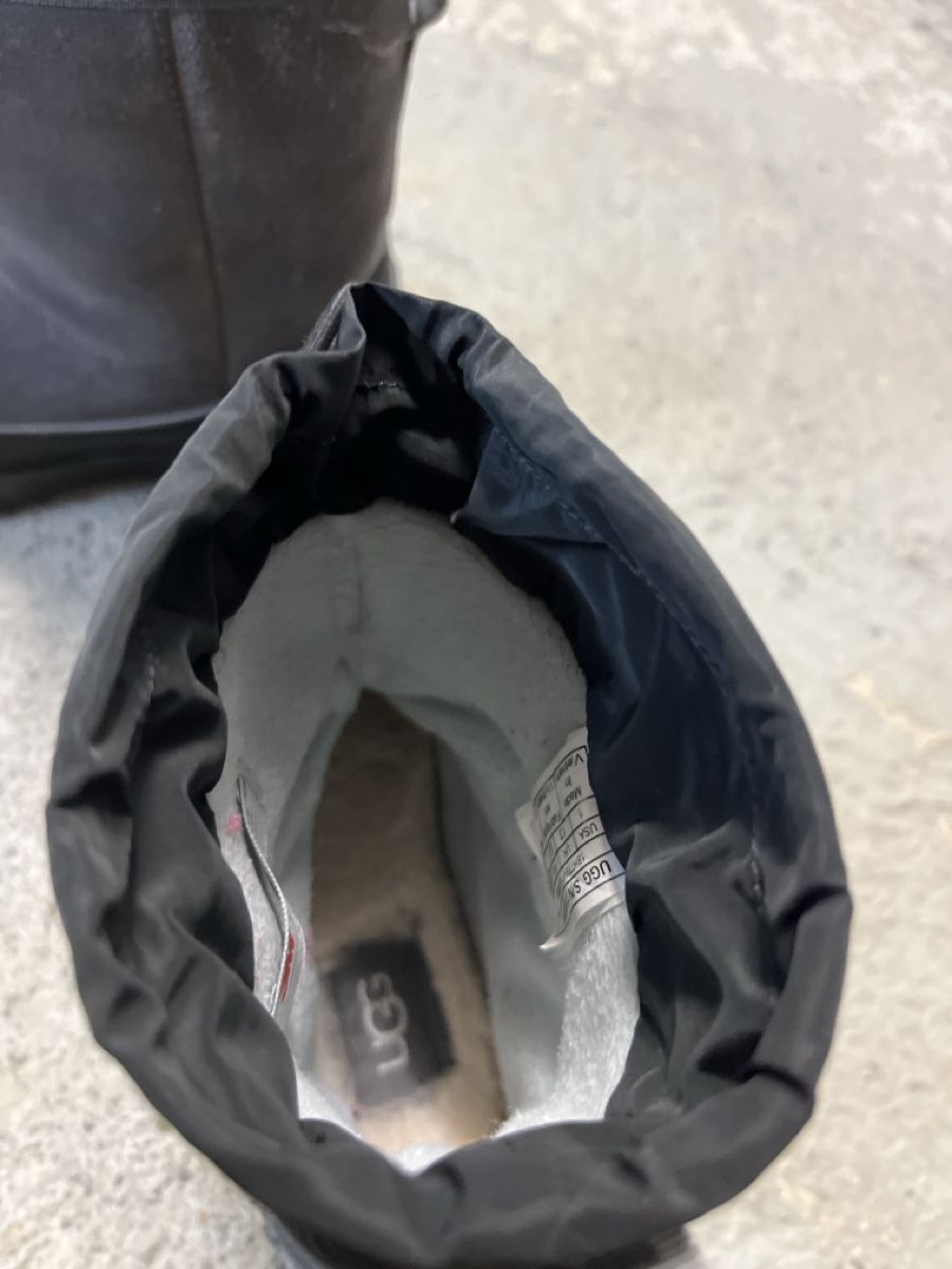 Ugg Chaussures garçon: UGG Winter Boot Gr.32.5 – D'occasion à Brütten par Aerox82 3