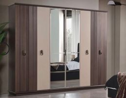 Moderner italienischer Kleiderschrank