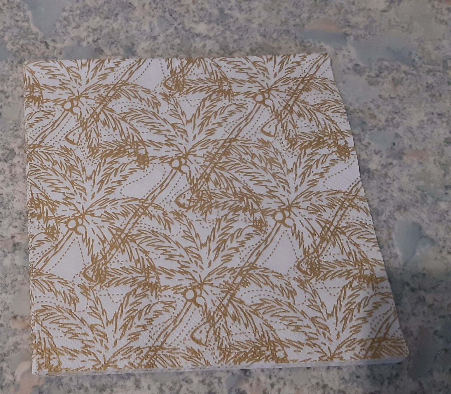 Tovaglioli: Lot de 35 serviettes pour bricolage – Nuovo (secondo la descrizione) da Courtedoux venduto da aur_yb9k 1