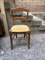 Holzstuhl mit Schnurgeflecht-Sitz