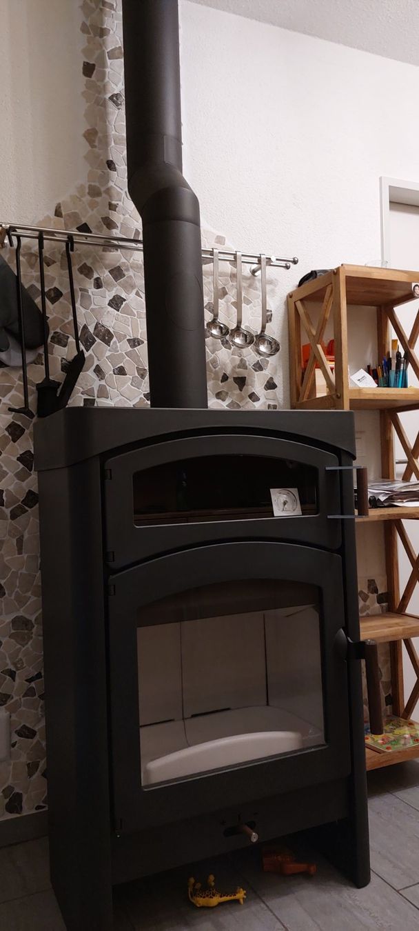 Stufe caminetto: Kaminofen mit Backfach und Warmhalteplatten – Usato da Bürglen UR venduto da KaiserS12 4