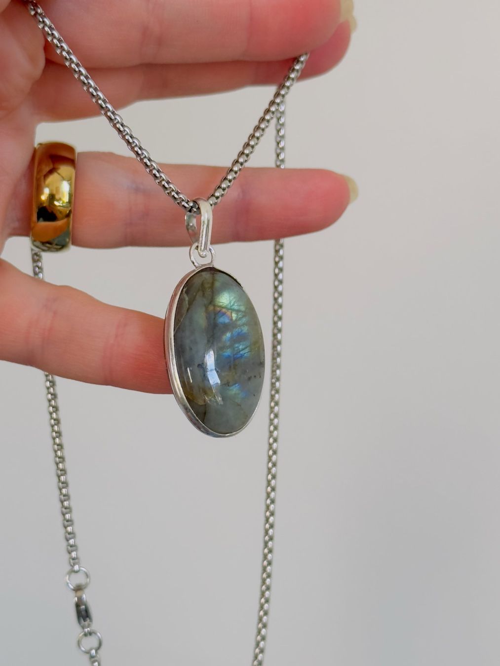 Ketten: Fashionable labradorite necklace – Neu und originalverpackt aus Genève von AGBERG 9