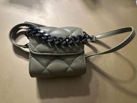 Kleine Tasche Steppung mit Kette olivgrün neu