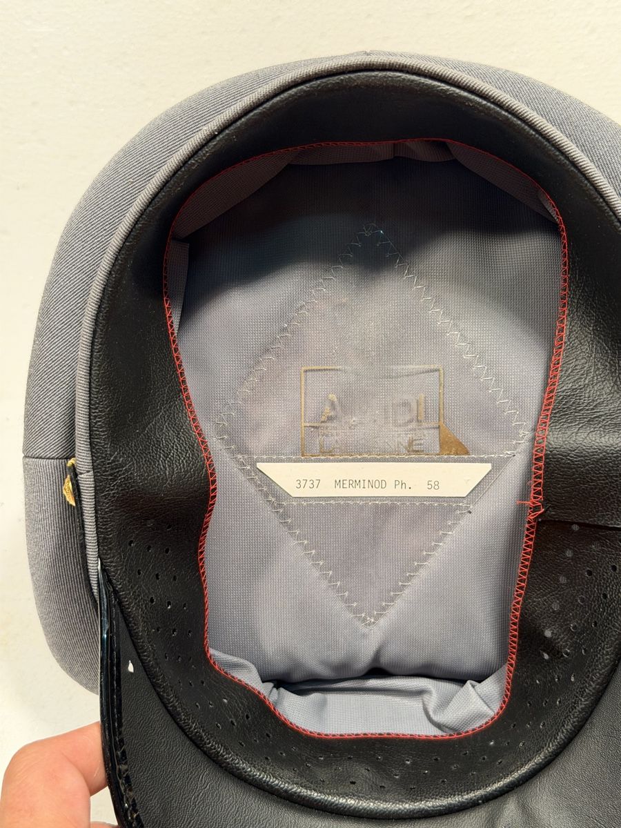 Copricapi, berretti & cappellini: Peaked Cap grey blue trim gold emblem  – Usato da Lausanne venduto da vas_cdb2 3