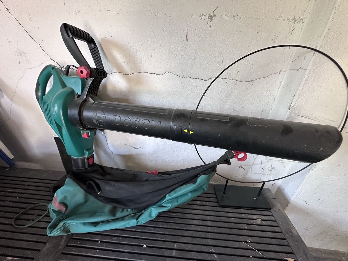 Bosch Soffiatori & Aspiratori per foglie: Elektrischer Bosch Laubbläser/Sauger ALS-25 – Usato da Aarau venduto da Ewells