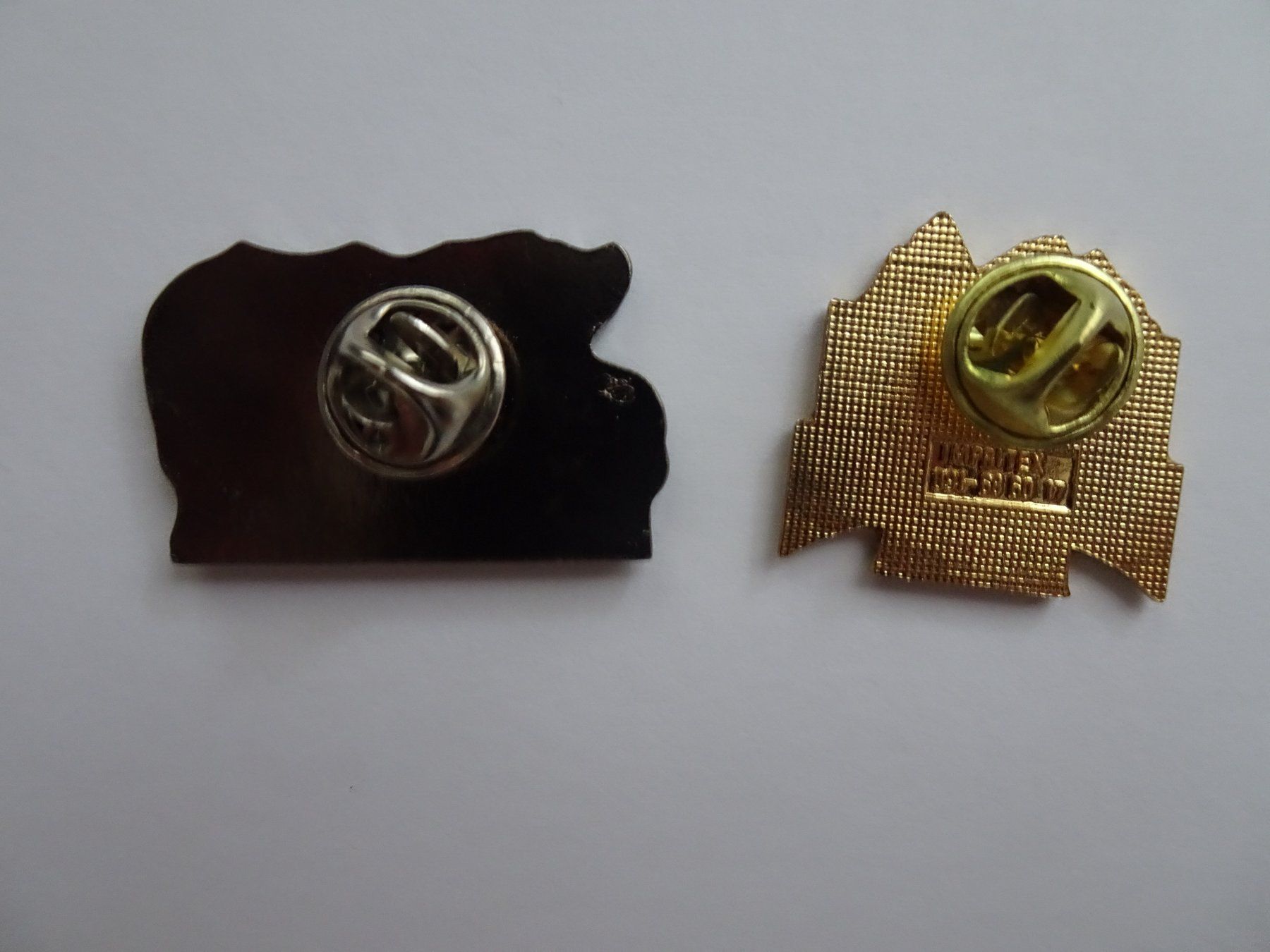 Placchette & Badge: 2 Ansteckpins - Camping – Usato da Winkel venduto da rsuzh 1
