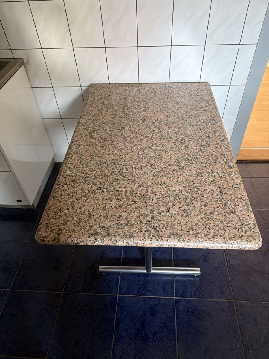 Tische: Esstisch mit echter Granitplatte & Chromgestell – schwer – Gebraucht aus Neuendorf von lug_8lb9