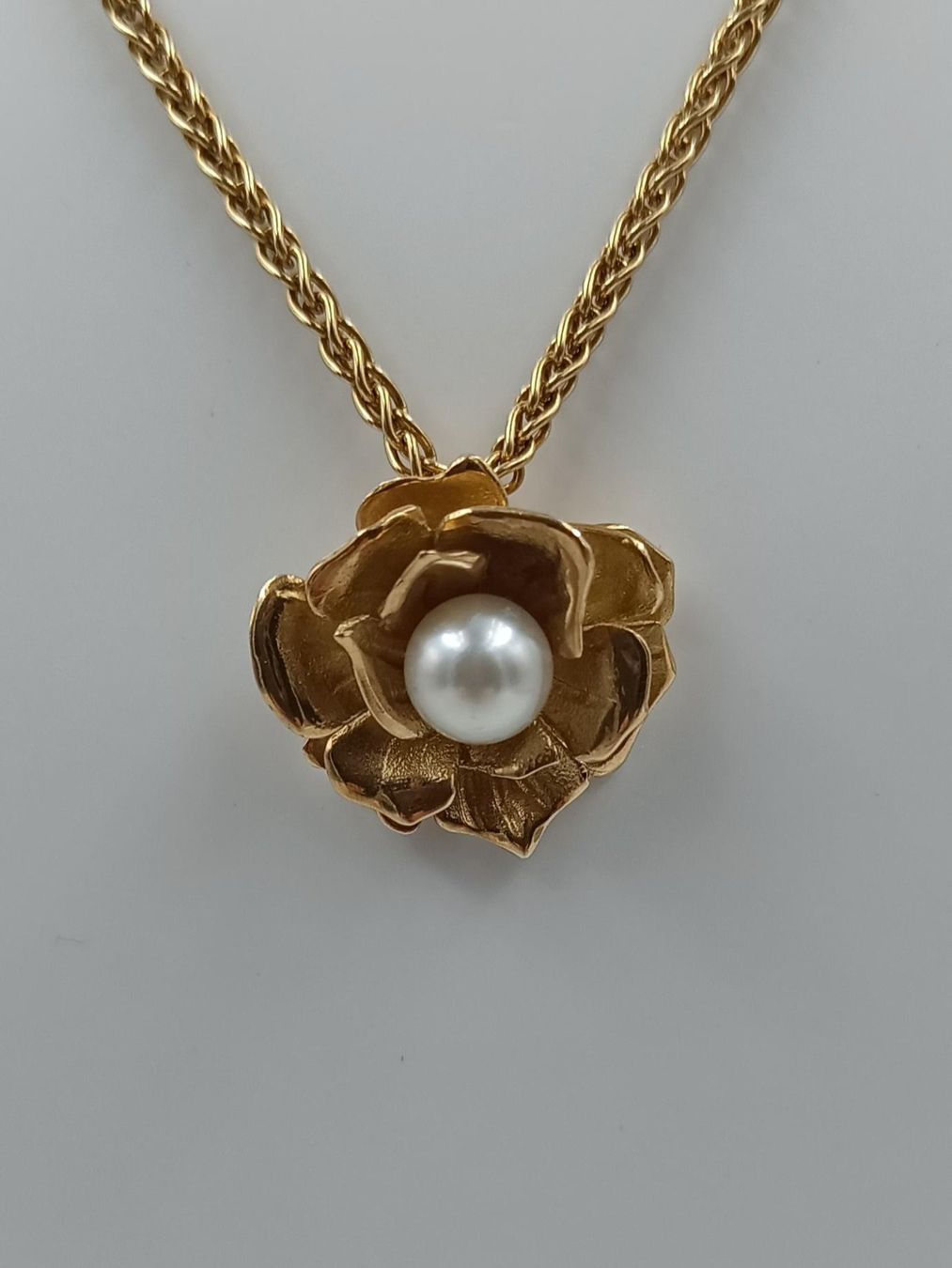 Ketten: BLUMIGES GELBGOLDCOLLIER MIT AKOYA PERLE – Gebraucht aus Luzern von EdiGem 1