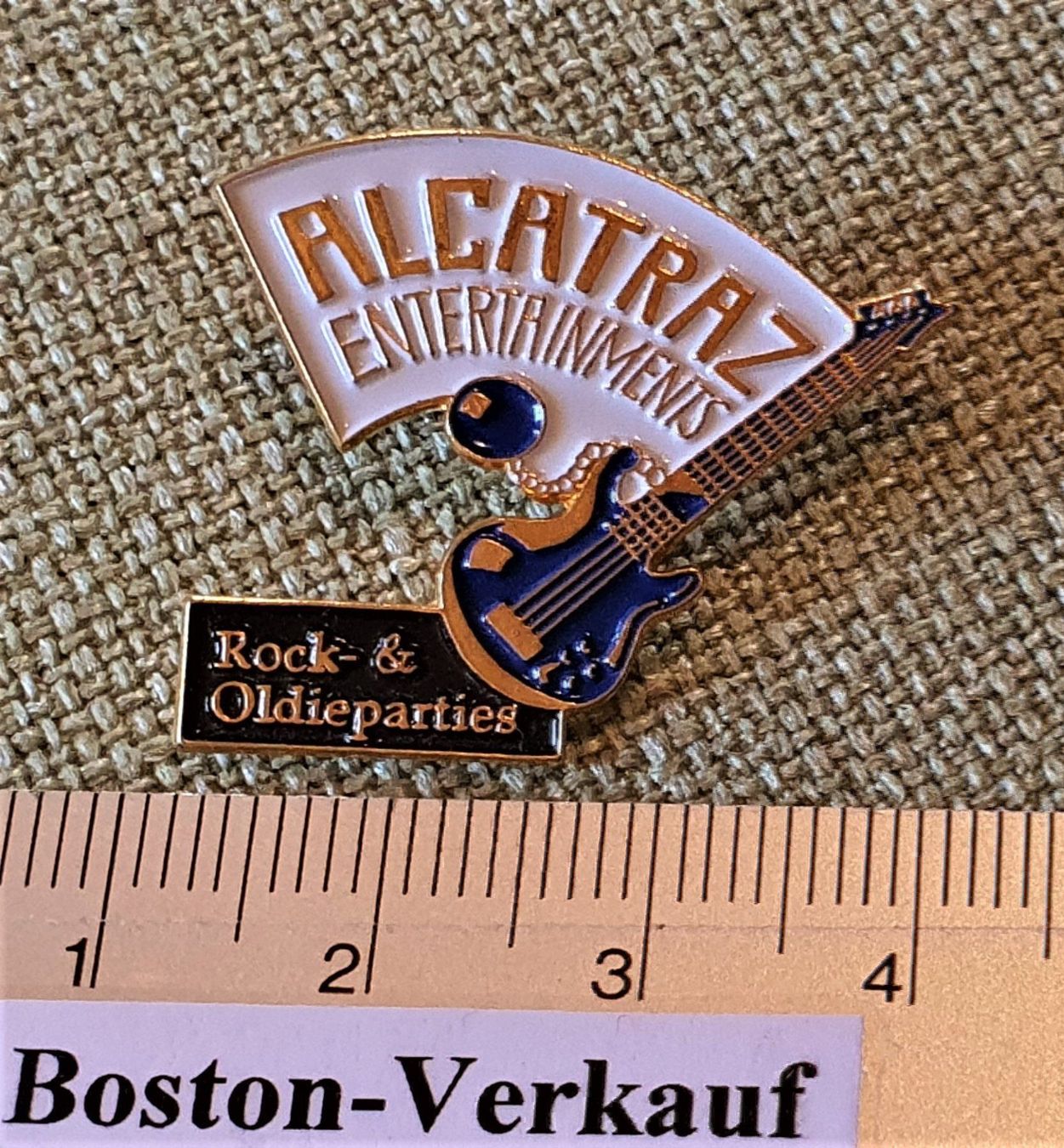 Vestiti & Gonne: E067 - Pin Alcatraz Entertainments Rock – Usato da Reinach BL venduto da Boston-Verkauf 1