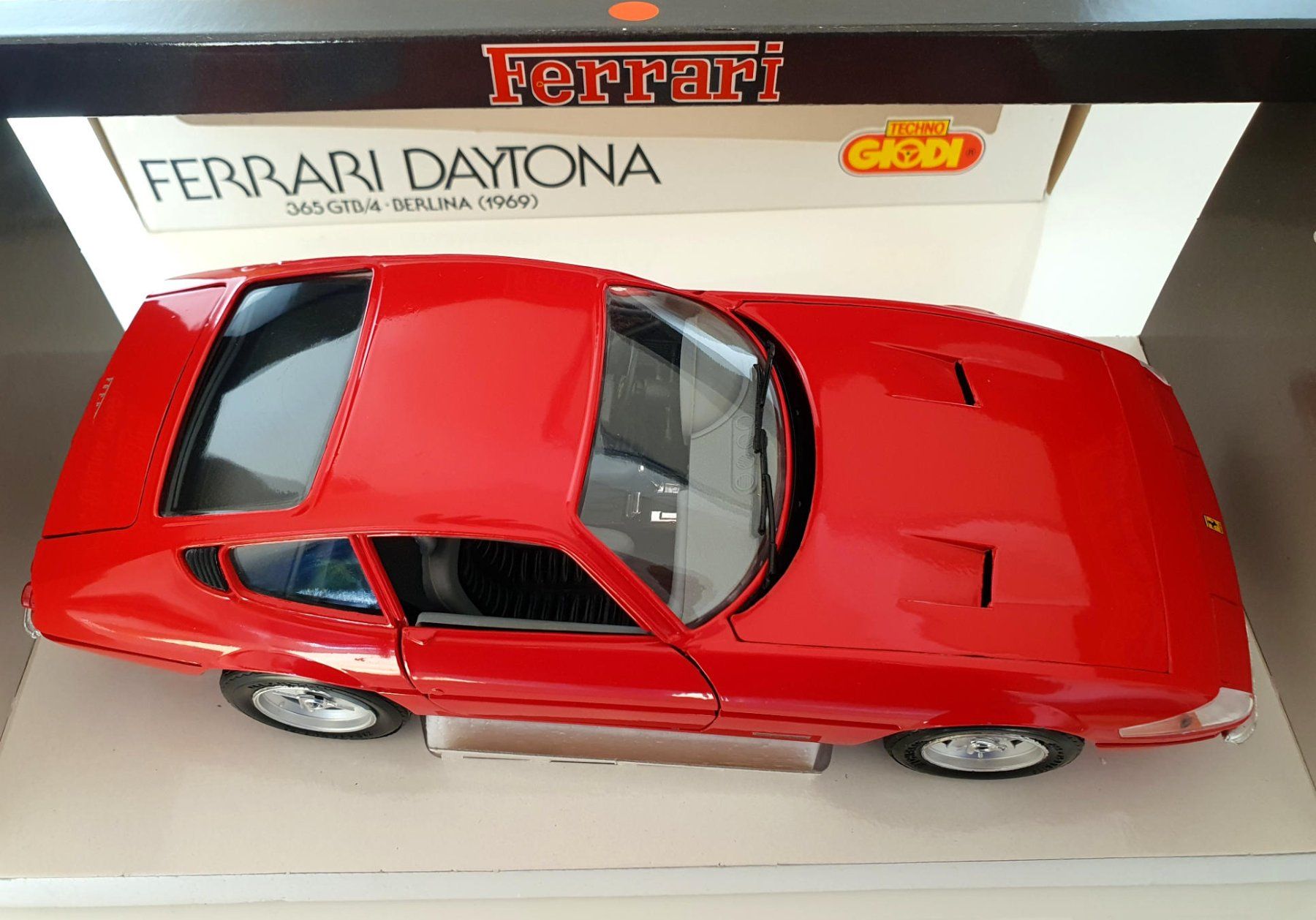 Ferrari Modellini d'auto: Ferrari Daytona 365 GTB/4 – Nuovo e nell'imballaggio originale da Fribourg venduto da diecast-models 3