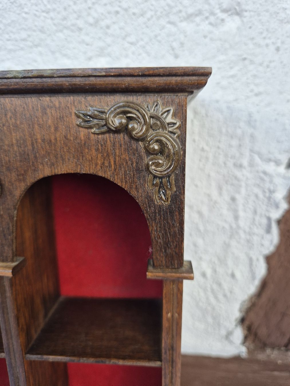Scaffali: Miniatur Regal Holz mit rotem Hintergrund – Usato da Eschlikon TG venduto da zuzanka80 2