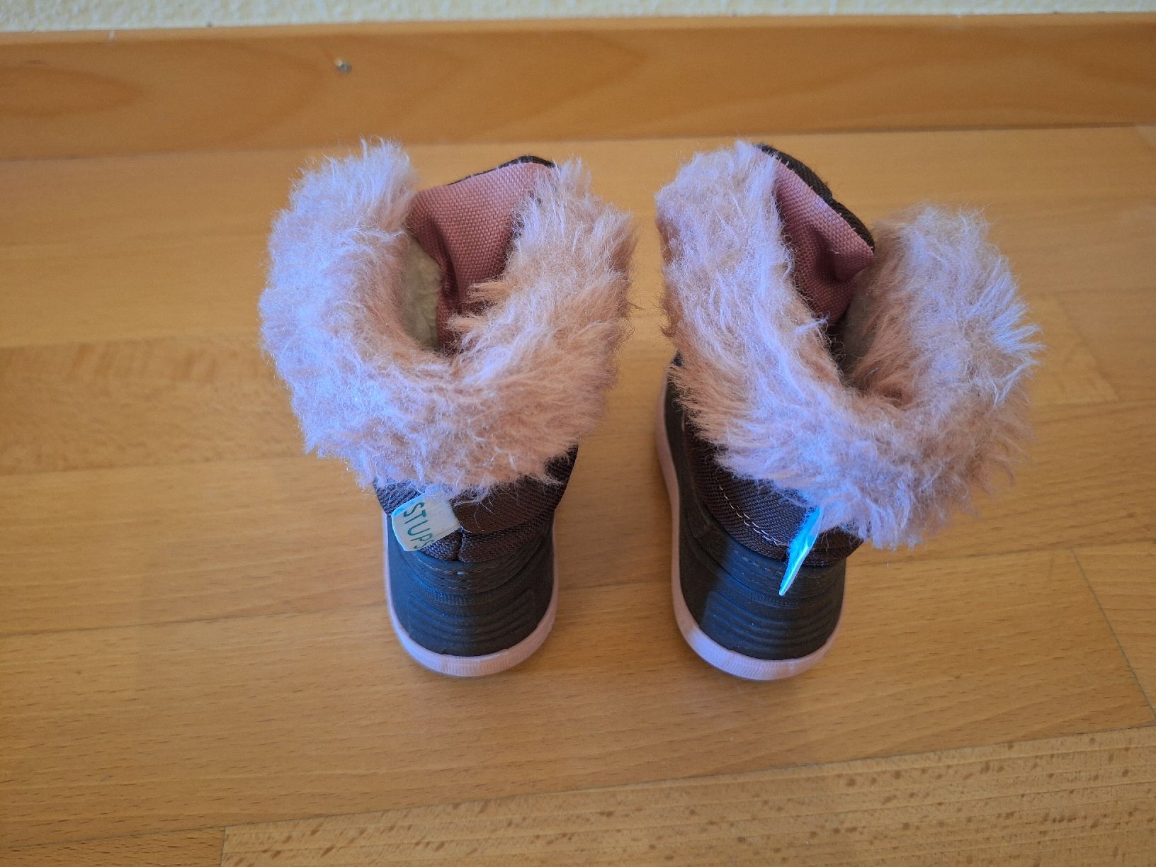 Chaussures filles: Stups Winterschuhe in Gr. 18/19 – D'occasion à Oberrieden par man_9tm2 2