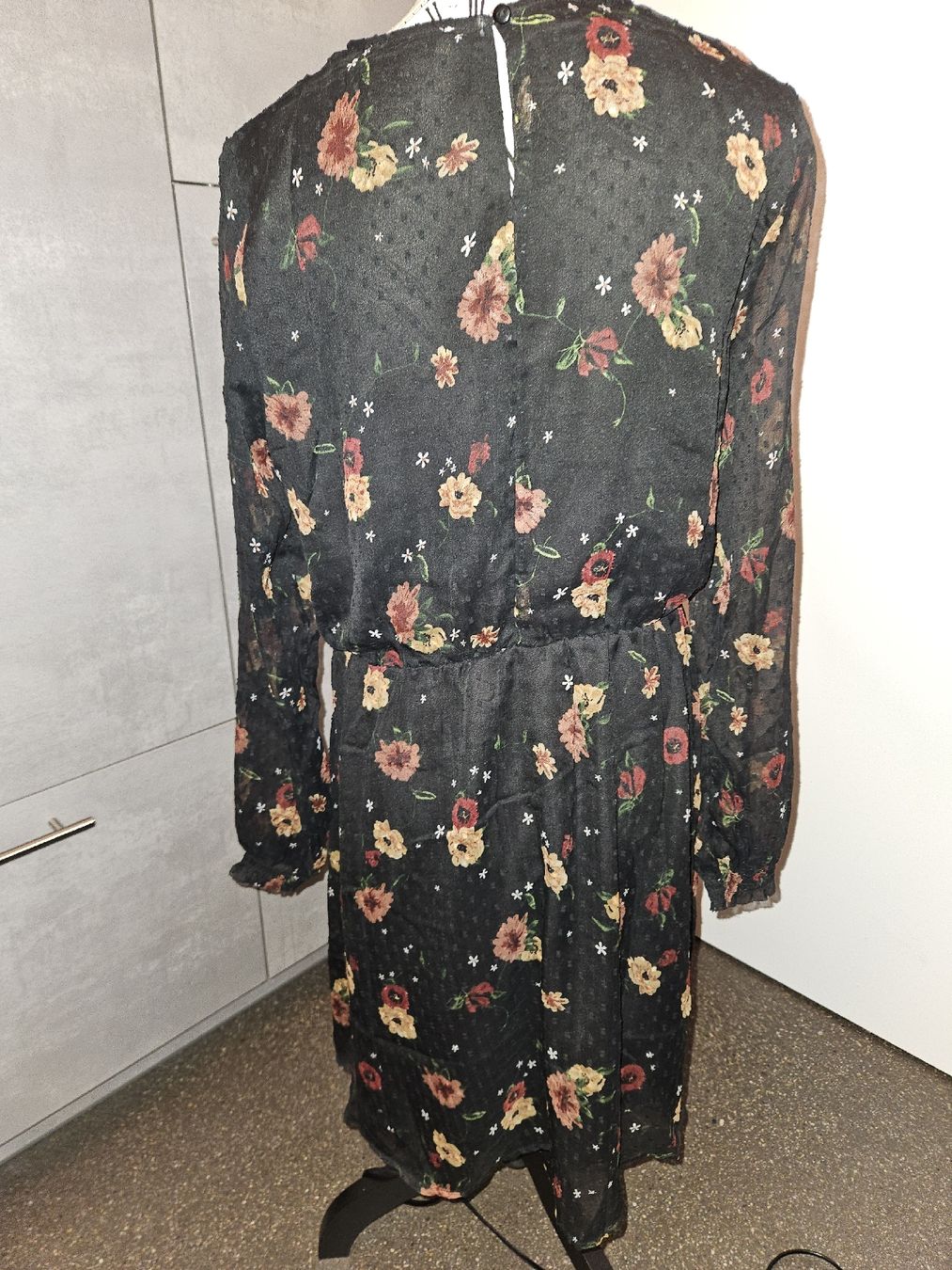 Only Vestiti: Only Kleid, Grösse L, Blumenmuster schwarz – Nuovo (secondo la descrizione) da Anwil venduto da tamoos 1