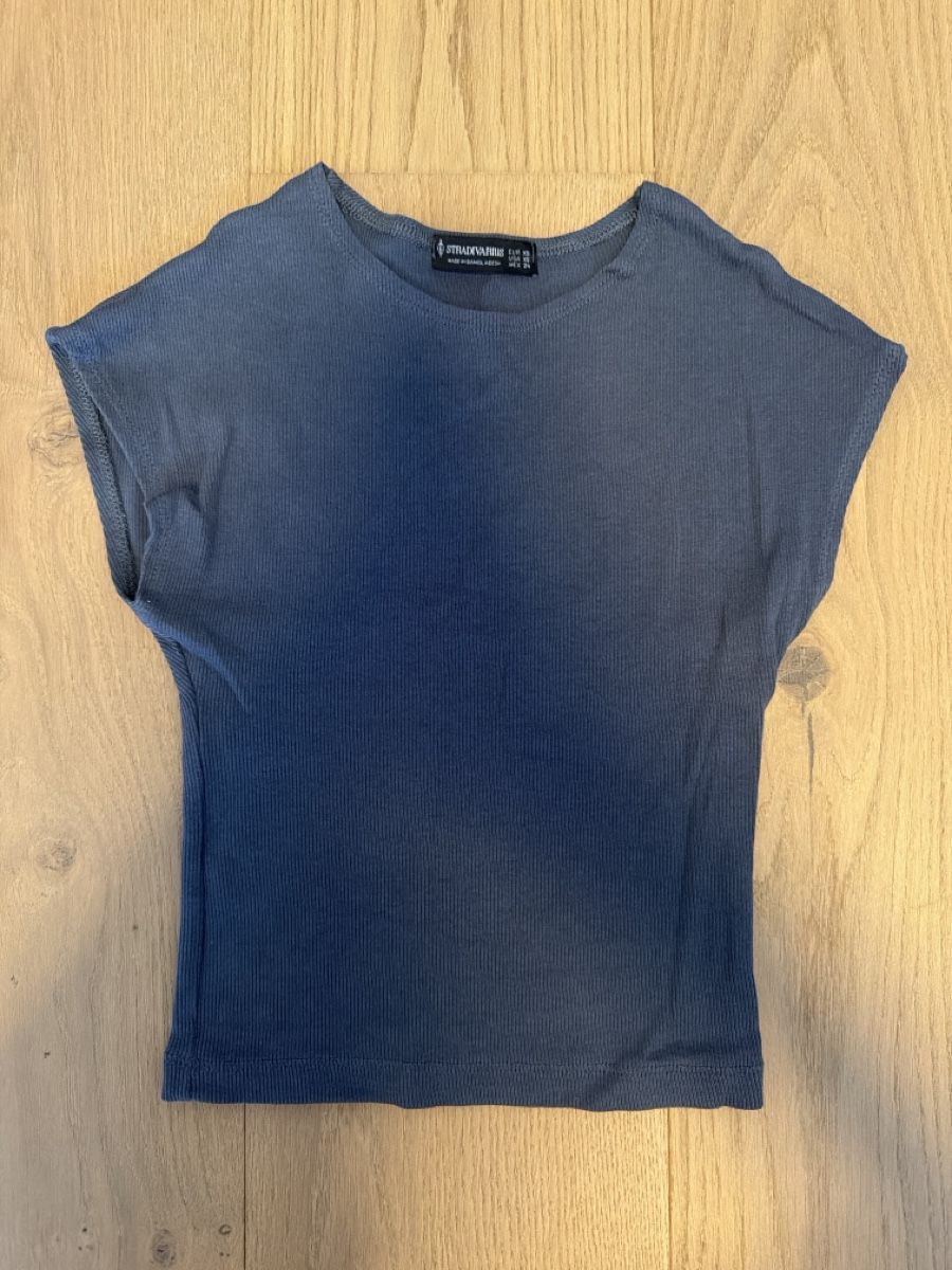 Stradivarius Tops: 3x Stradivarius Top XS – Gebraucht aus Hochfelden von man_6d68 1