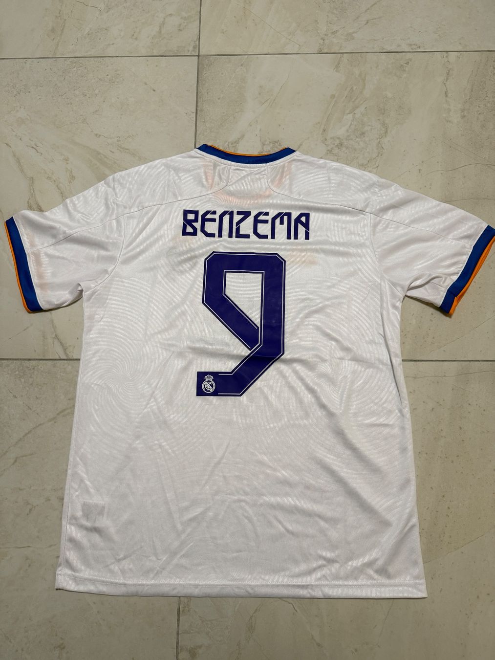 Canottiere & Pantaloni: Real Madrid Trikot Benzema #9 – Nuovo (secondo la descrizione) da Bronschhofen venduto da leo_99hp 1