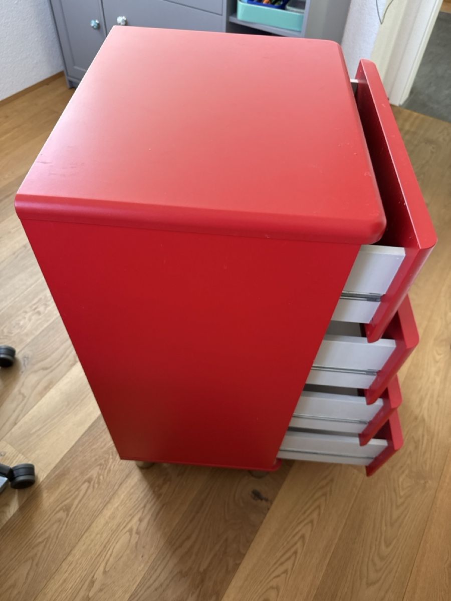 Cassettiere: Kommode rot 4 Schubladen guter Zustand – Usato da Teufenthal AG venduto da philipp_zimmerm 3
