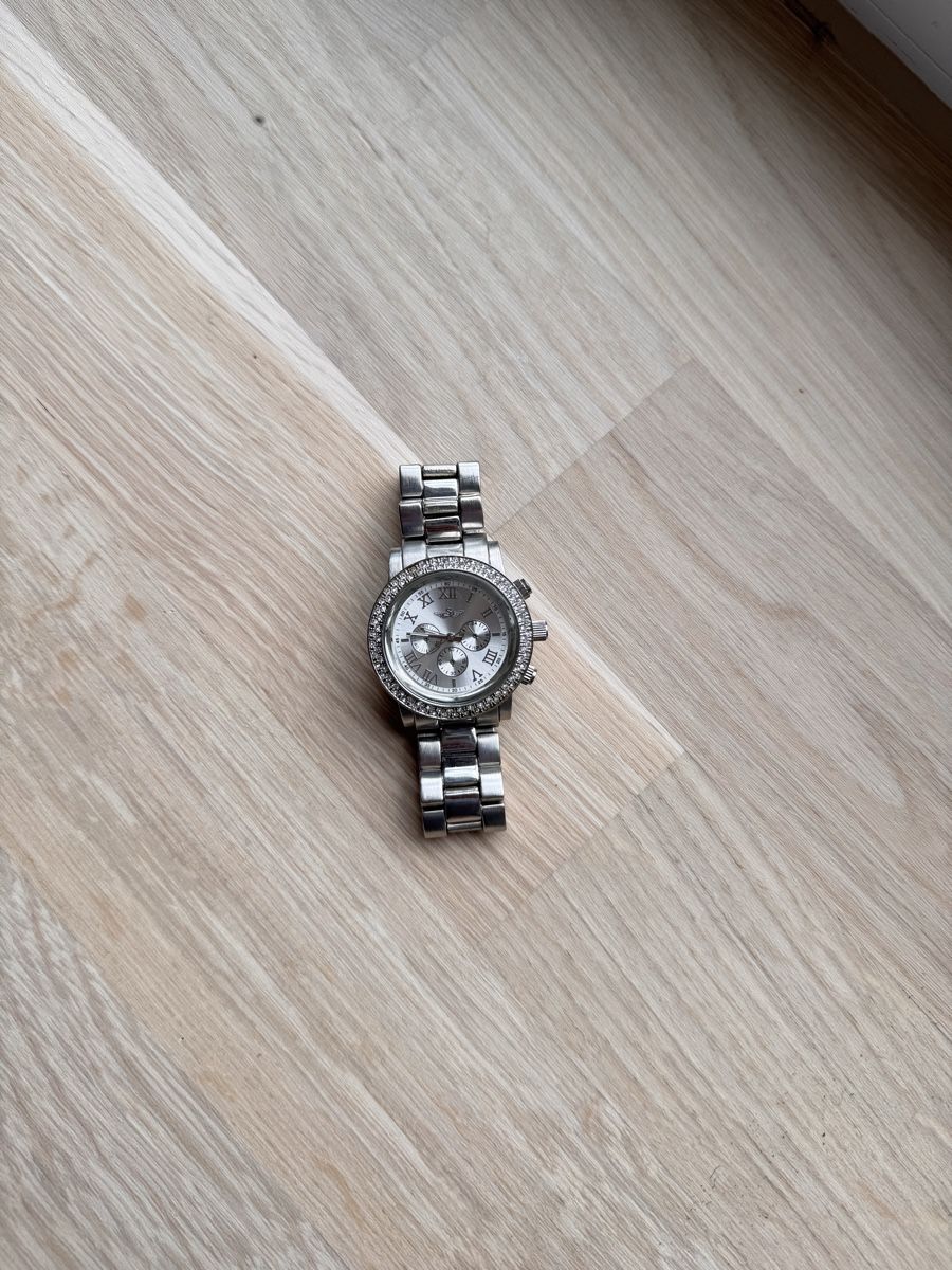 Orologi: Elegante Damenuhr mit Strass-Steinen – Usato da Aesch BL venduto da Sheisign