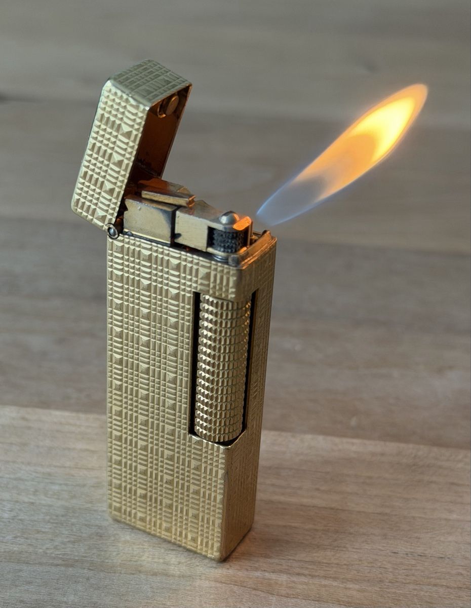 Dunhill Accendini: professionell restauriertes Dunhill Feuerzeug Schrägflame – Usato da Embrach venduto da watchesandlighters 1