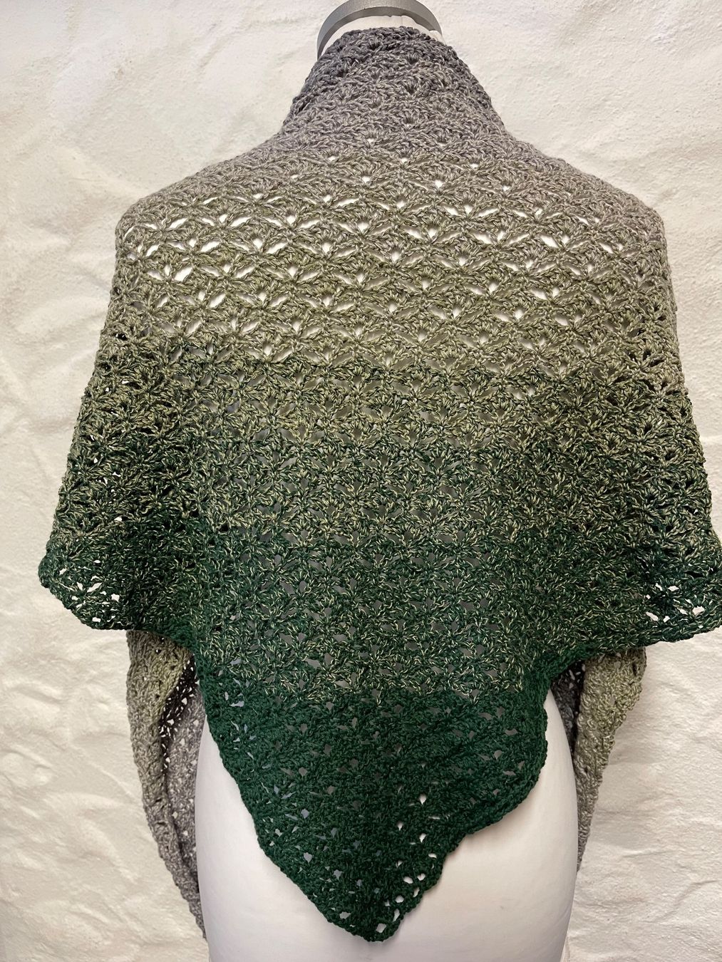 Foulard & Sciarpe: Dreieckstuch grün/grau – Nuovo (secondo la descrizione) da Urnäsch venduto da pas_5r9c 1