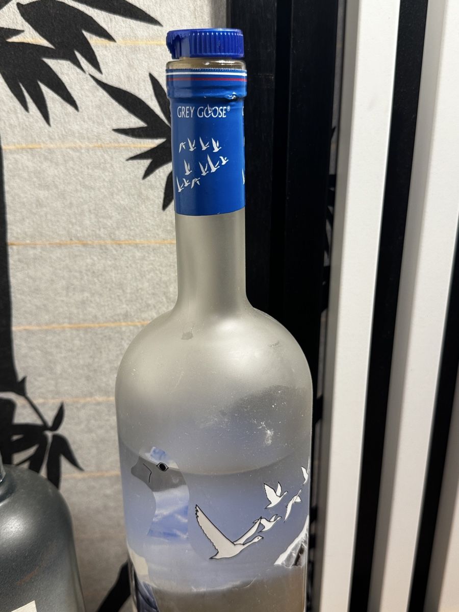 Bevande alcoliche: Absolut Vodka, Grey Goose Vodka, 2 Flaschen – Usato da Schlieren venduto da Eldi84 2