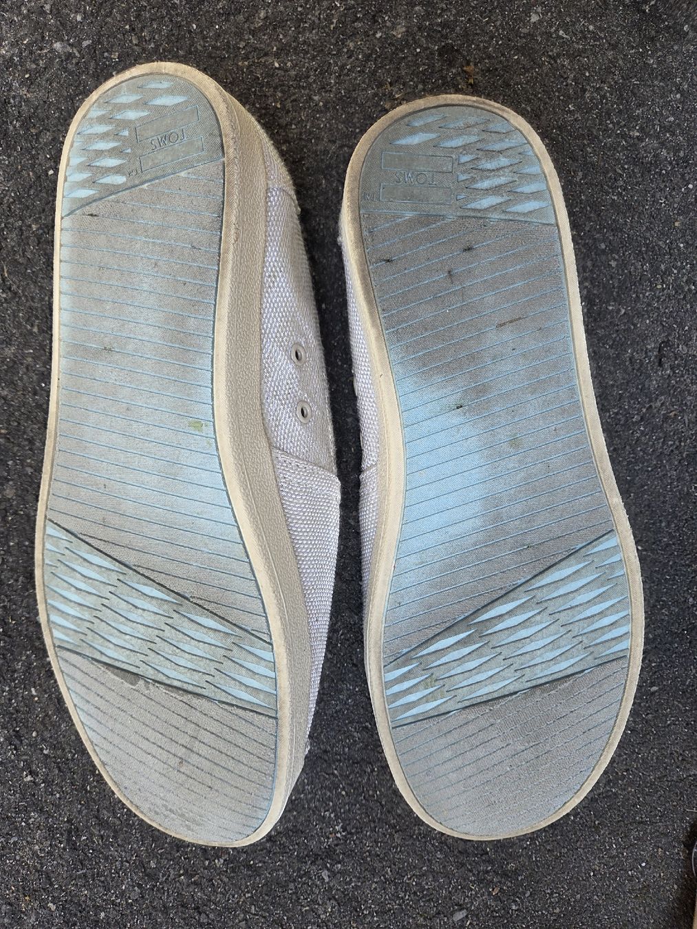 Toms Scarpe da donna: Lightweight TOMS Canvas Flats - Silver size 39 – Usato da Baar venduto da ema_7pkr 3