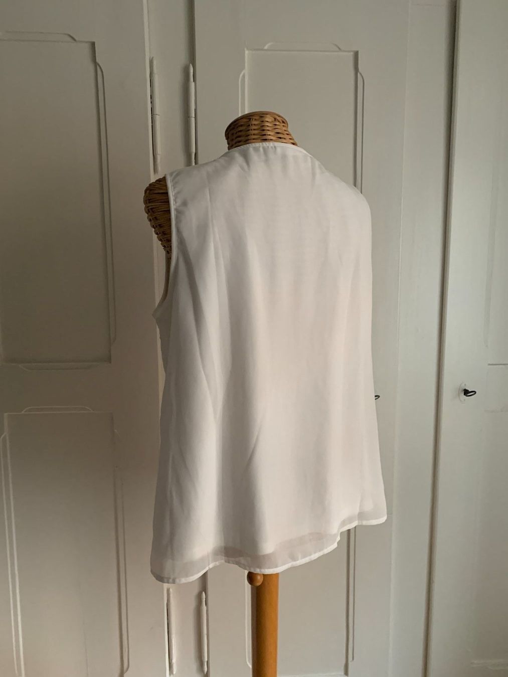 Only Tops: ONLY - Chiffon Top weiss 42 – Gebraucht aus Zürich von Diazaio 3