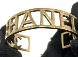 100% CHANEL 🌟 Cuff Bracelet Gold Tone STATEMENT