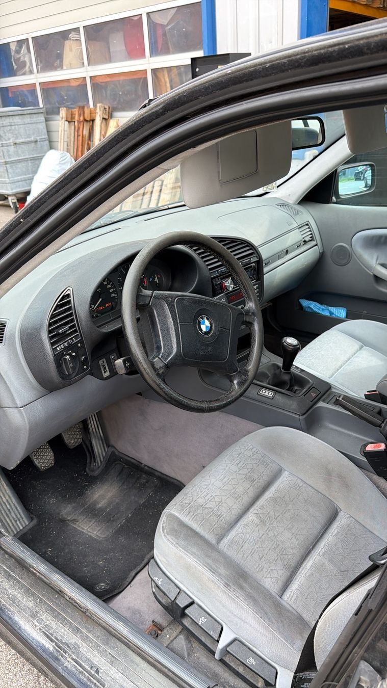 BMW Automobili: BMW 323i e36 217’200 km – Usato da Collombey venduto da Mike_psg 7