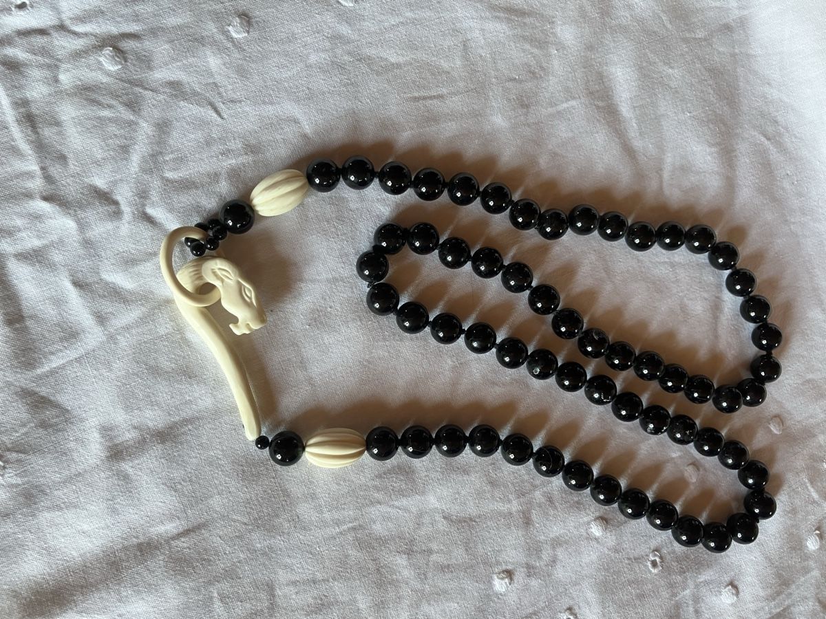 Onyx Catenine: Vintage Kette Onyx Kugeln mit Knochenverschluss  – Usato da Bassersdorf venduto da groovygremlin