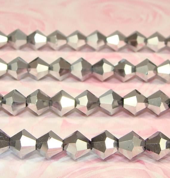 Perle (finte): 20 Perlen bicone 4mm silber galvanisiert – Nuovo (secondo la descrizione) da Alpnachstad venduto da perlengaby 1