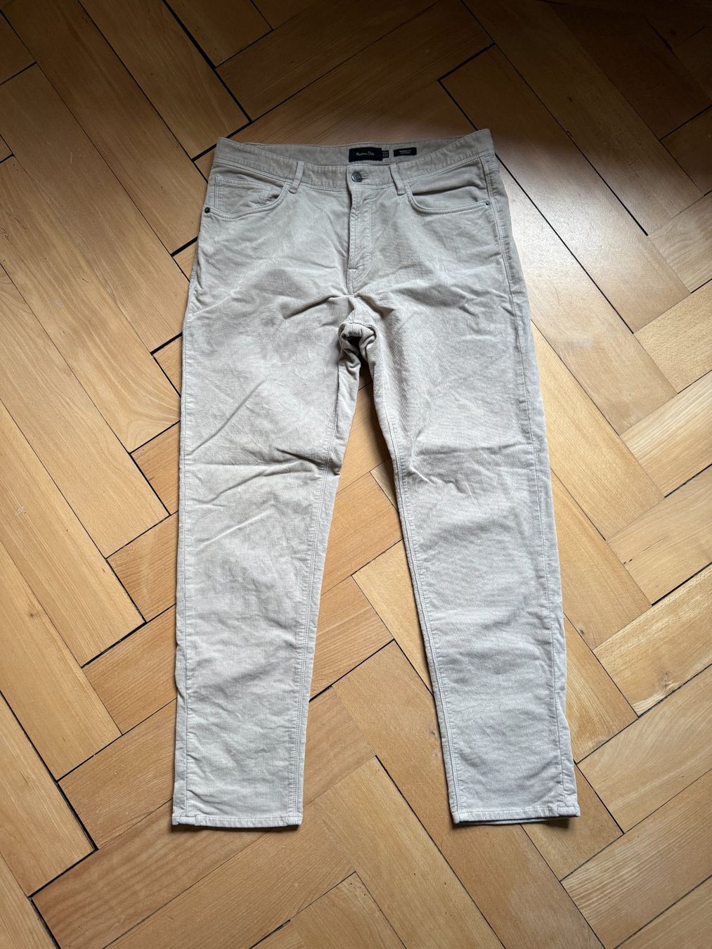 Massimo Dutti Hosen: MASSIMO DUTTI - Tapered Cordhose beige M – Gebraucht aus Zürich von Diazaio