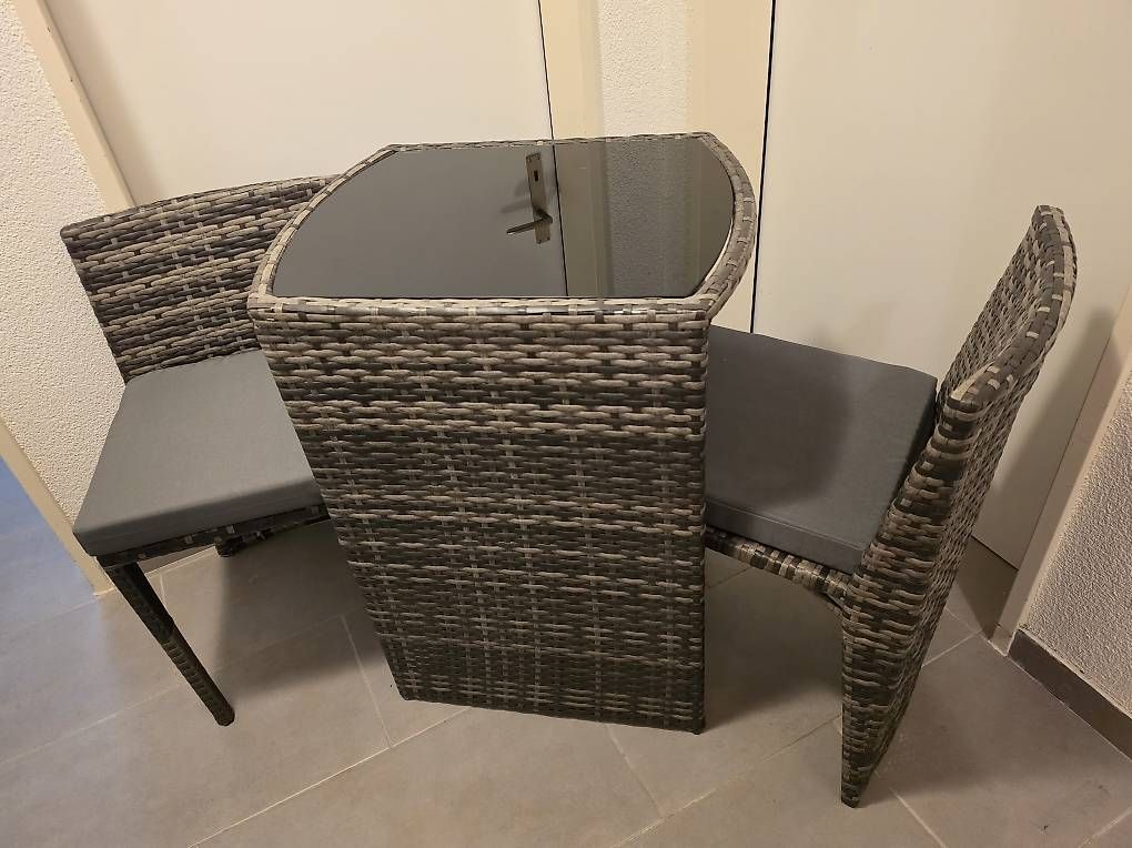 Tischset: Balkonmöbel-Set mit 2 Stühlen  platzsparend – Gebraucht aus Hendschiken von Jessi-Nixon1319 3