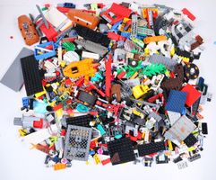 1.5 kg. Legoteile mit Minifiguren