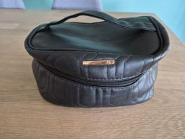 Necessaire 