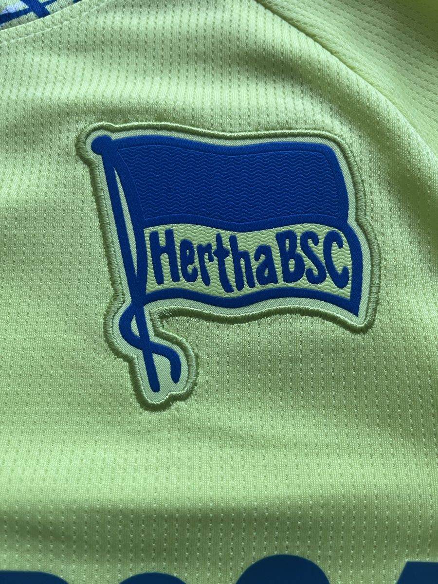 Leibchen & Hosen: Maillot herta Berlin  – Neu und originalverpackt aus Chambésy von Louwall_football 1