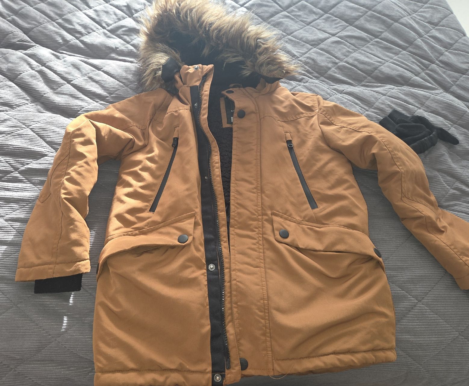 Giacche & Cappotti: Winterjacke mit Kapuze, Grösse 140 – Usato da Utzenstorf venduto da Ernie_und_Bert
