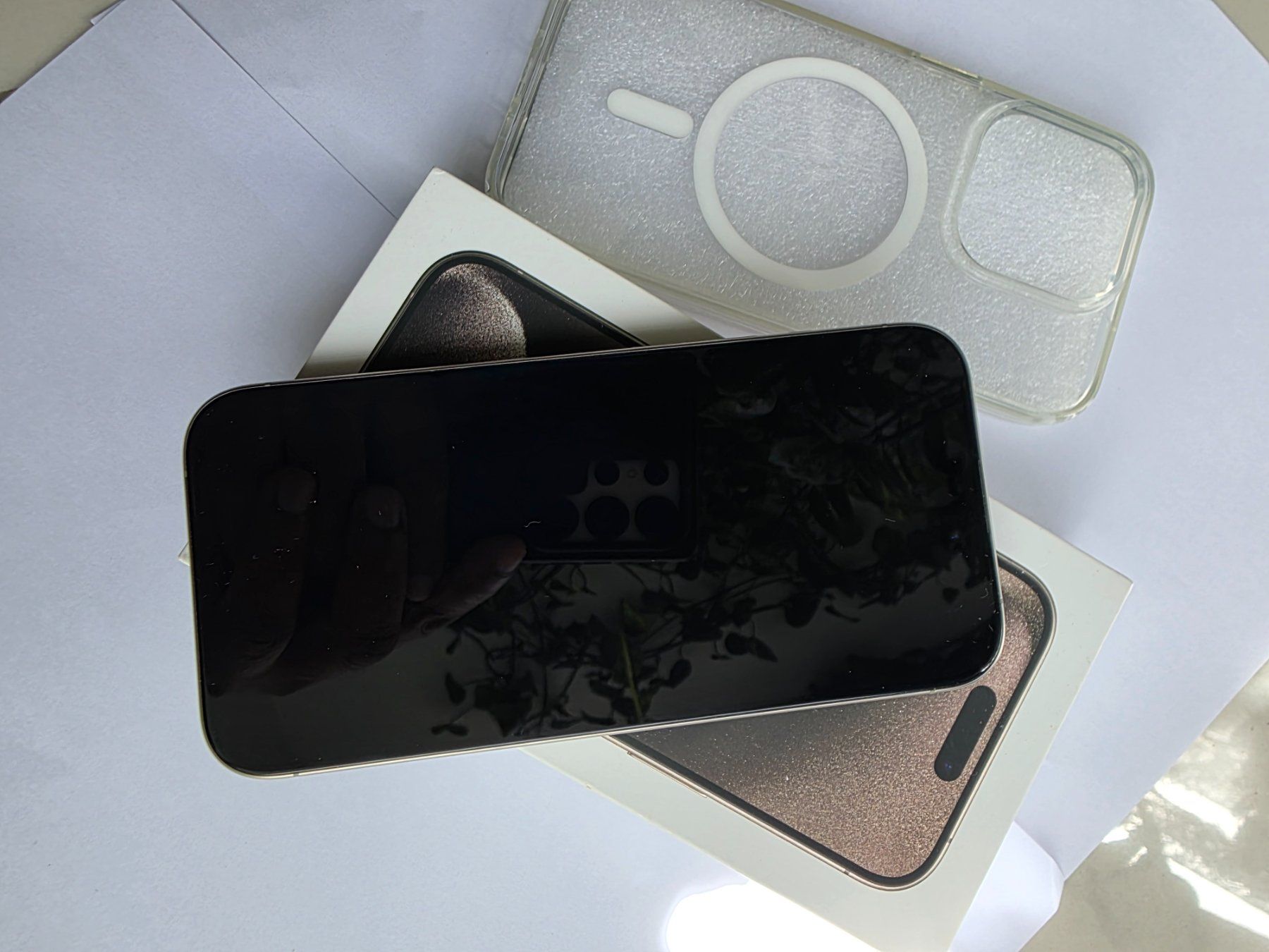 Apple Telefoni cellulari / Smartphones: iPhone 15Pro Grau 128GB mit hülle – Usato da Einsiedeln venduto da Acodi3004 4